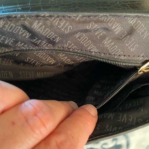 Steve Madden 2Tone Red & Black Crossbody/satchel with removable chain - Picture 5 of 17